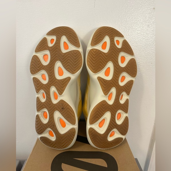 Yeezy 700 size 9 - Picture 7 of 9